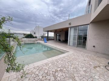 Casa · 430m² · 8 Ambientes · 4 Cocheras · Venta Espectacular Casa en La Cuesta