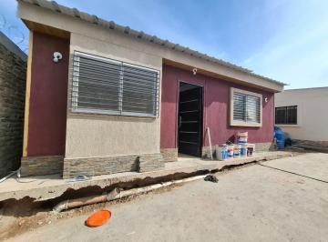 Casa · 40m² · 2 Ambientes · 1 Cochera · Casa en Alquiler Barrio Los Plumerillos Las Heras