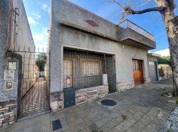 Casa · 155m² · 3 Ambientes · 1 Cochera · Venta 2 Casas en Lote 300 m con Cochera Palomar