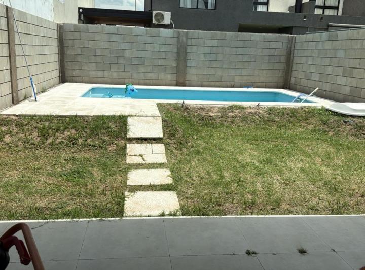 Casa · 92m² · 6 Ambientes · 2 Cocheras
