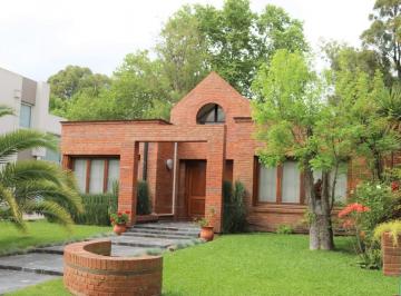Casa · 290m² · 7 Ambientes · 2 Cocheras · Casa en Country Club El Carmen