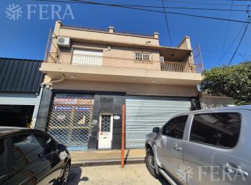 Casa con locales · Venta de Casa de 4 Ambientes con Local en Villa La Florida