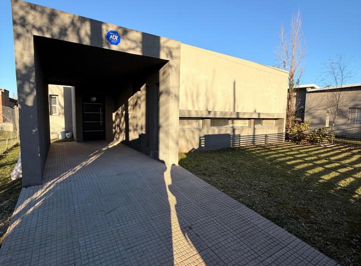 Casa · 145m² · 5 Ambientes · 1 Cochera