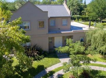 Casa · 200m² · 5 Ambientes · Casa en Alquiler Barrio Palmers Cottage