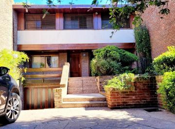 Casa · 298m² · 6 Ambientes · 2 Cocheras · Venta Casa en San Carlos