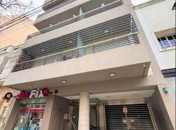 Departamento · 33m² · 1 Ambiente · Impecable Monoambiente con Balcón, Sum y Parrilla en Alquiler en Flores!