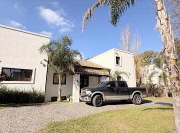 Casa · 290m² · 6 Ambientes · 2 Cocheras · Casa en Grand Bell