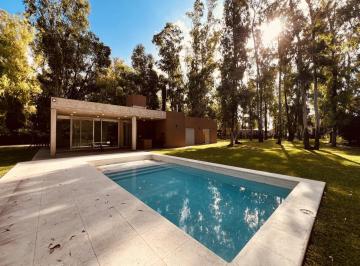 Casa · 265m² · 5 Ambientes · 2 Cocheras · Casa en Puerto Paraiso