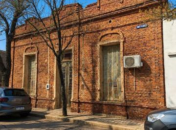 Casa · 104m² · 2 Dormitorios · Casa a Refaccionar
