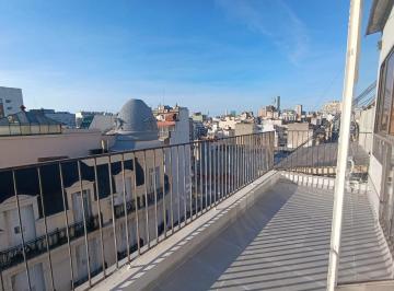 Oficina comercial · 40m² · 2 Ambientes · Piso, Unica Oficina con Balcon Terraza. Baños