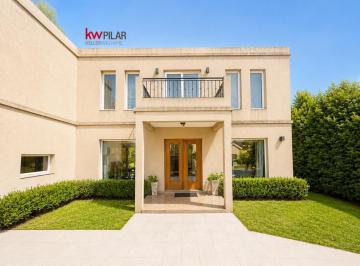 Casa · 250m² · 5 Ambientes · 7 Cocheras · Casa en Venta en El Country Club Las Liebres, Pilar