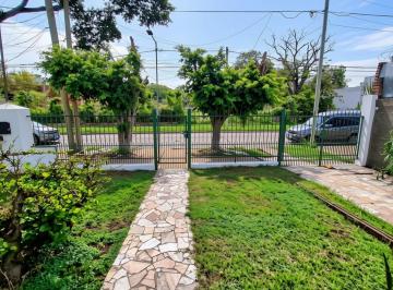 Casa · 82m² · 3 Ambientes · 1 Cochera · Casa 3 Amb. Venta Villa Lynch C/parque y Quincho