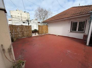 Casa · 145m² · 4 Ambientes · Venta / Alquiler de Casa de 5 Ambientes con Cochera, Quincho, Parrilla y Terraza en Pompeya