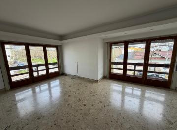 Casa · 145m² · 4 Ambientes · Venta / Alquiler de Casa de 5 Ambientes con Cochera, Parrilla y Terraza en Pompeya