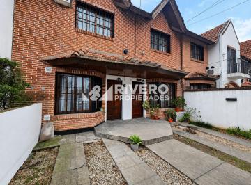 Casa · 61m² · 3 Ambientes · 1 Cochera · Duplex en Venta - Castelar Norte - Excelente Estado!