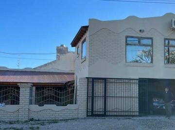 Casa · 96m² · 3 Ambientes · 1 Cochera · Venta Oportunidad Casa PH + Dpto en Las Grutas