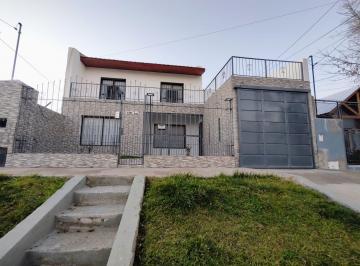 Casa · 200m² · 7 Ambientes · Casa en Alquiler en Elordi 2100