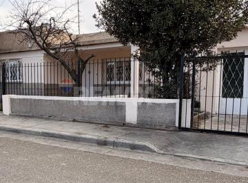 Casa · 145860m² · 4 Ambientes · Casa 2 Dorm., Km8