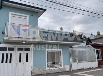 Casa · 150m² · 4 Ambientes · Casa Barrio Jose Fuchs + 3 Dorm.