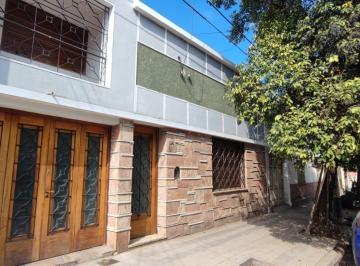 Casa de 5 ambientes, Córdoba · Gran Propiedad Apta Uso Comercial/vivienda Amplio Inmueble en General Bustos Pl