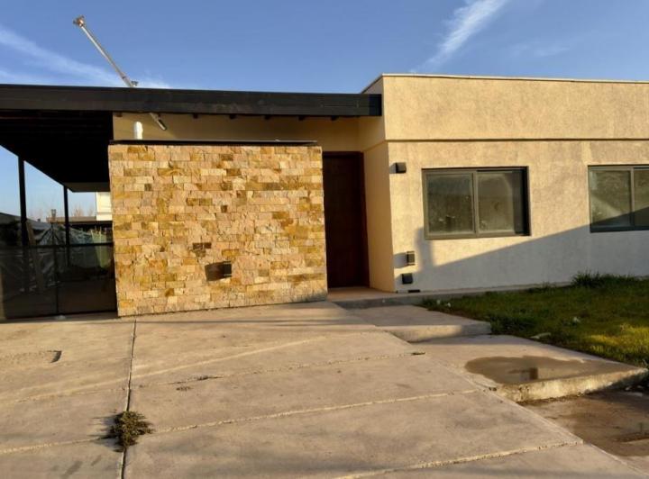 Casa · 200m² · 4 Ambientes · 2 Cocheras