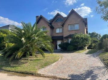 Casa · 251m² · 6 Ambientes · Casa en Venta Barrio Setiembre 6 Ambietes