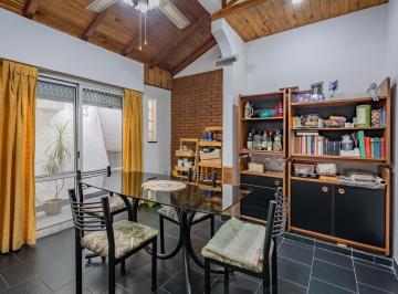 Casa · 127m² · 4 Ambientes · Venta - Casa 4 Ambientes en Liniers - Permuta