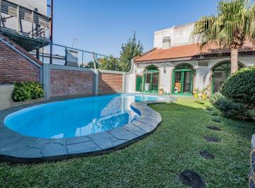 Casa · 326m² · 5 Ambientes · 3 Cocheras · Venta - Casa 5 Ambientes con Pileta y Cochera en Ramos Mejia - Permuta