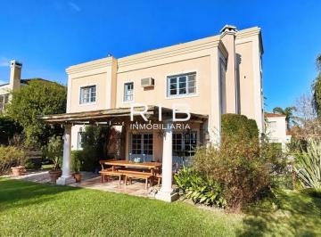 Casa de 4 ambientes, Pilar · Impecable Propiedad Moderna