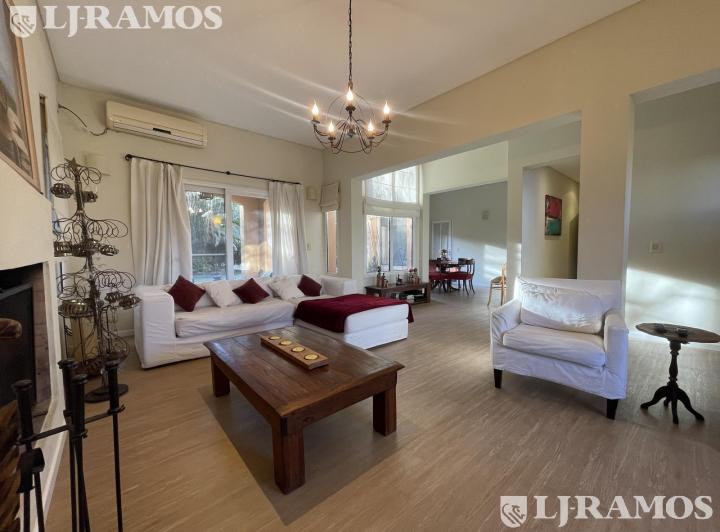 Casa · 188m² · 7 Ambientes · 2 Cocheras