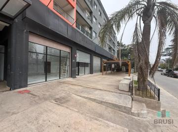 Local comercial · 127m² · 2 Ambientes · Oportunidad Local en Alquiler con Excelente Visibilidad - Ezeiza Centro