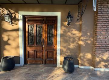 Casa · 280m² · 5 Ambientes · Venta Casa Barrio El Trebol 4 Dorm. Piscina Climatizada Quincho