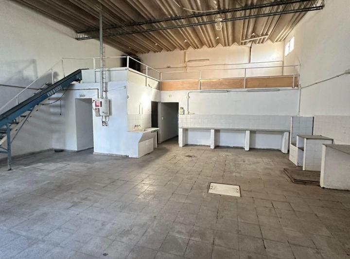 Bodega-Galpón · 150m² · 6 Ambientes