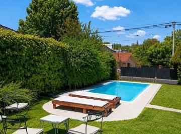 Casa · 75m² · 2 Ambientes · 1 Cochera · Casa Para 4/5 Personas con Pileta y Parque de Uso Exclusivo