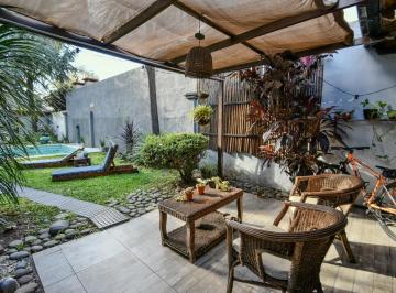 Casa · 130m² · 5 Ambientes · Venta Casa de 5 Ambientes con Jardin, Pileta y Quincho en Villa Luro