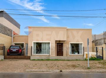Casa · 135m² · 5 Ambientes · 1 Cochera · Casa de 3 Dorm. en Rada Tilly