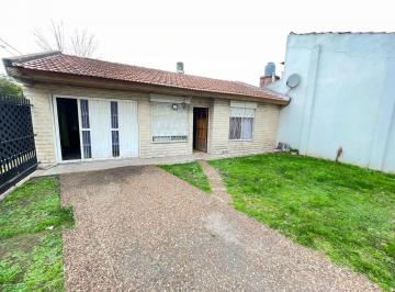 Casa · 102m² · 5 Ambientes · Casa Esquina Lote Propio 5 Amb C/jardin S. Martin