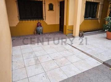 PH · 121m² · 6 Ambientes · PH en Venta de 6 Ambientes con Patio en Ciudadela