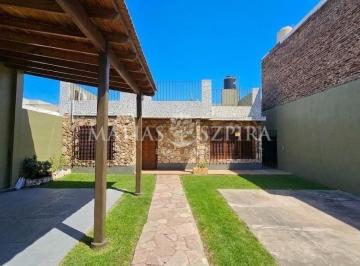 Casa · 175m² · 4 Ambientes · 4 Cocheras · Casa 4 Ambientes en San Justo
