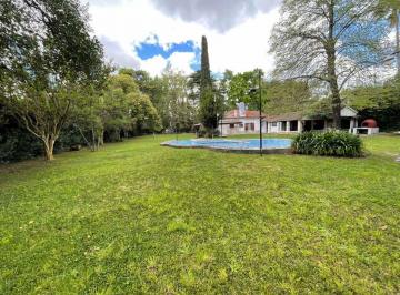 Casa · 179m² · 3 Ambientes · 5 Cocheras · Venta Dos Casas en del Viso en Lote de 2244 m²