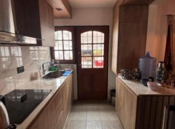 Casa · 127m² · 7 Ambientes · 1 Cochera · Casa con Renta en Arguello!