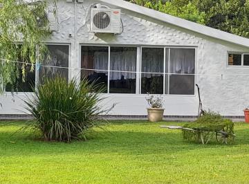 Casa · 100m² · 3 Ambientes · 1 Cochera · Venta Casa Campo con Tanque Australiano Caballeriz
