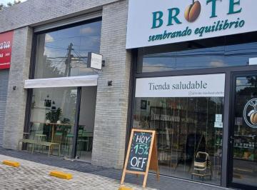 Local comercial · 62m² · 1 Ambiente · 1 Cochera · Local Sobre Calle Saravi con Estacionamiento Propio