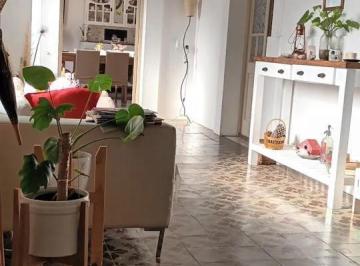 Casa · 400m² · 7 Ambientes · Casas en Venta - 6 Dorm. 3 Baños - Chacabuco