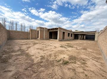 Casa de 7 ambientes, Mayor Drummond · Casa en Venta en Obra Gruesa, Luján de Cuyo, Mendoza.
