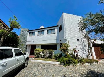 Casa · 350m² · Venta Casa Hurlingham Barrio Inglés
