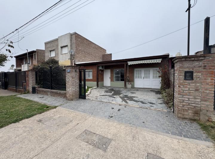 Casa · 130m² · 5 Ambientes · 2 Cocheras