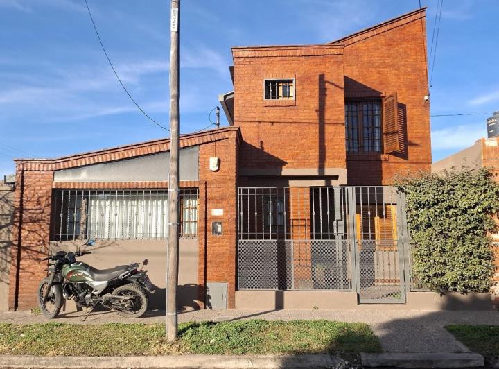 Casa · 240m² · 10 Ambientes