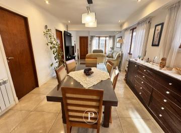 Casa · 142m² · 3 Ambientes · 2 Cocheras · Venta Casa Reciclada a Nueva con Quincho con Parrilla en Stella Maris