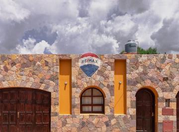 Casa · 160m² · 5 Ambientes · 1 Cochera · Venta de Casa en Tilcara Proximo a La Plaza